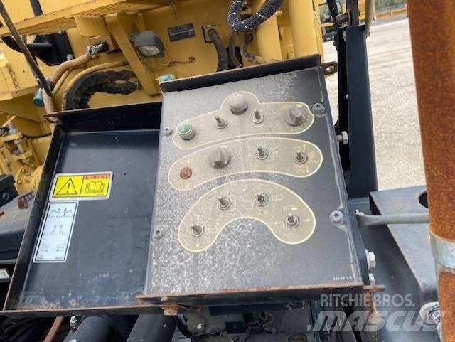 CAT AP1055E Espalhadoras de asfalto