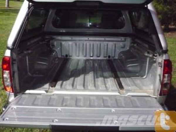Nissan NAVARA ST-X Carrinhas de caixa fechada