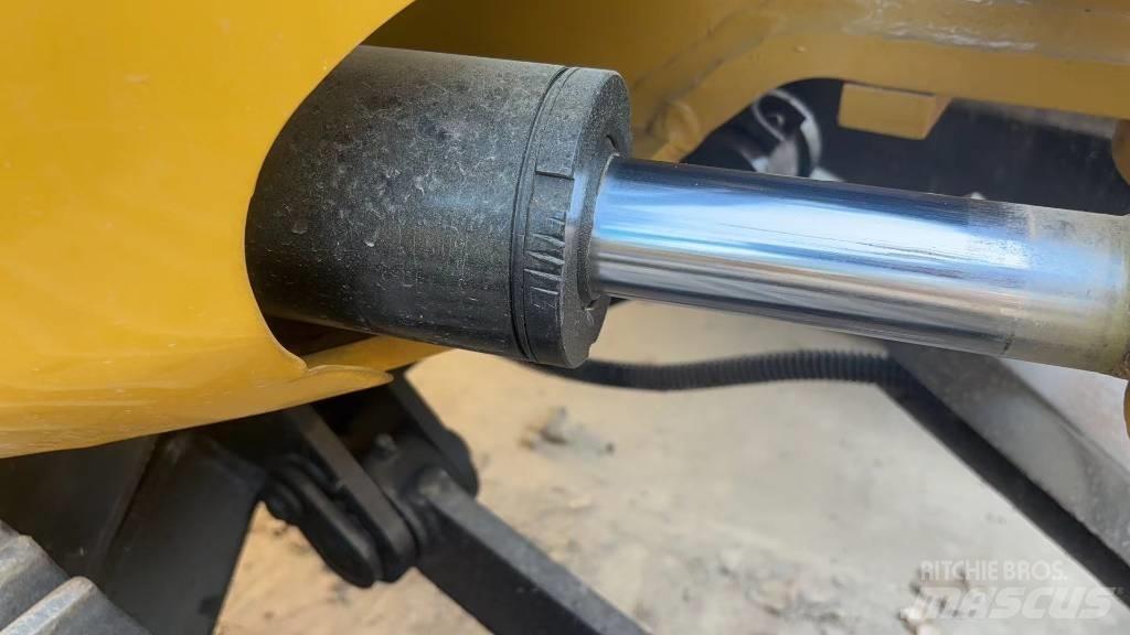 CAT 303.5 Miniescavadeiras