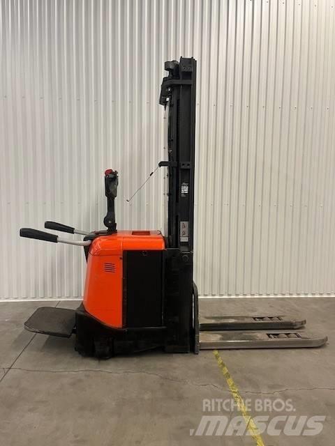 BT SPE 125 L Empilhador para operador externo