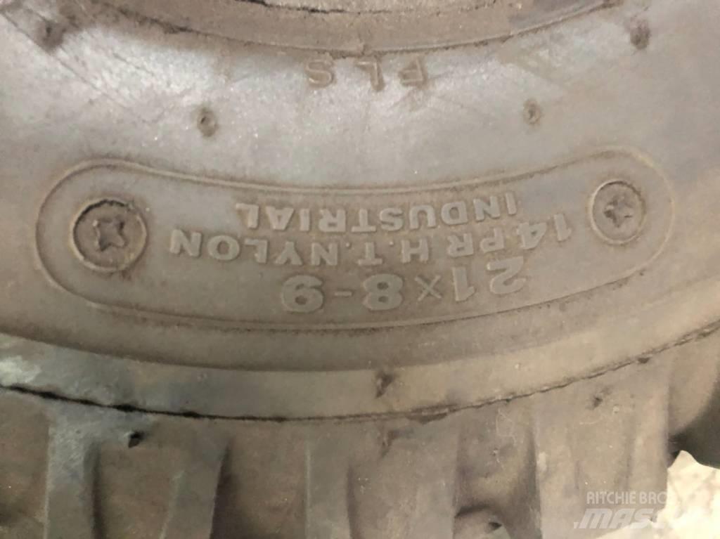 Bridgestone 21x8-9 Pneus