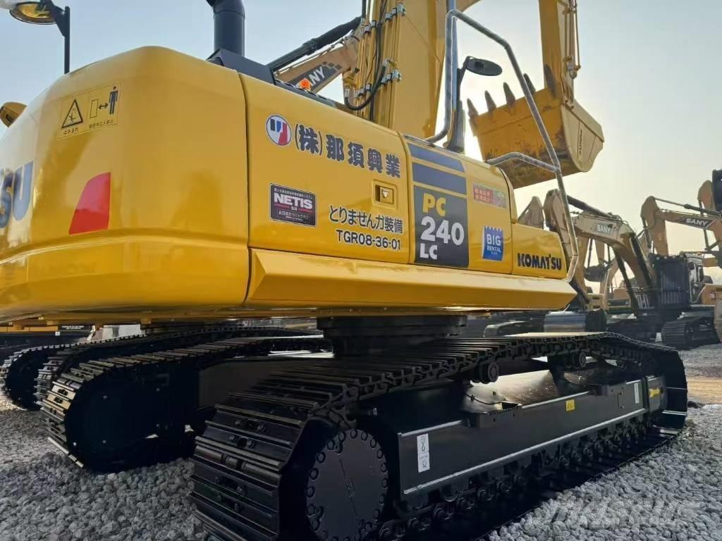 Komatsu 240-8N1 Escavadeiras de esteiras