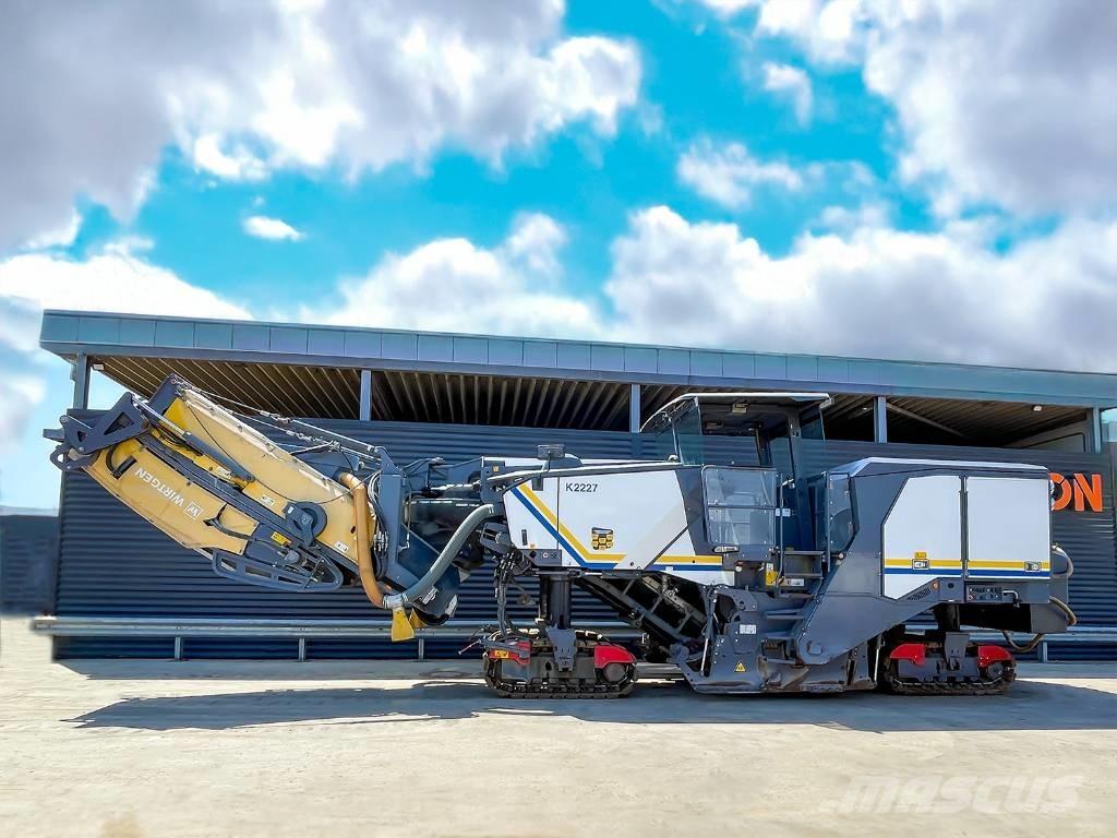 Wirtgen W 220 FI Moinhos de asfalto a frio