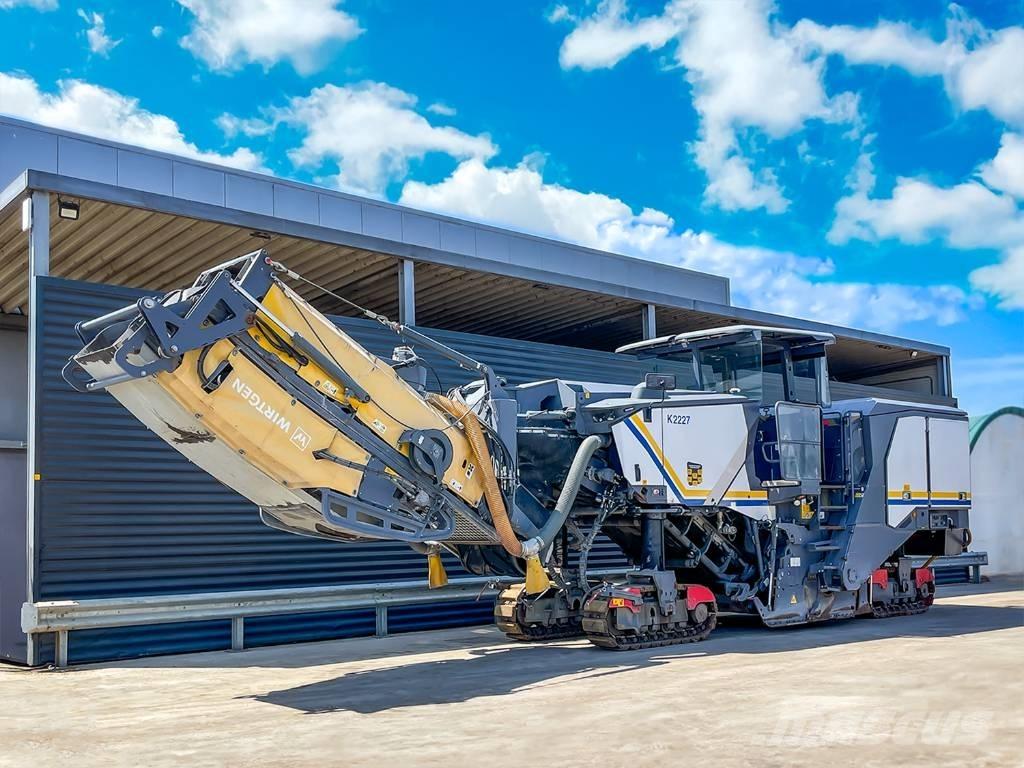 Wirtgen W 220 FI Moinhos de asfalto a frio