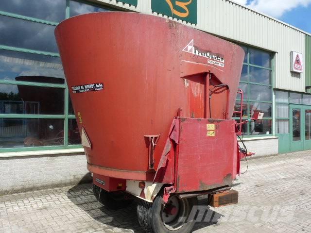 Trioliet SM-14 Alimentadores de animais