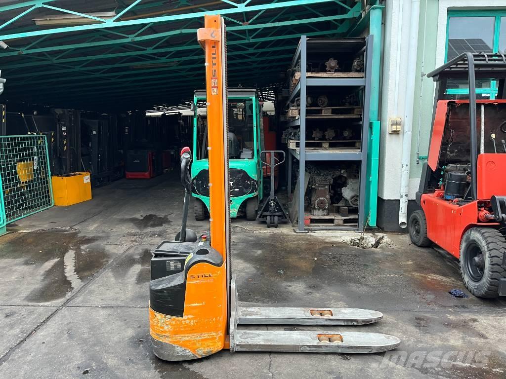 Still EGV12    V-4251 Self propelled stackers