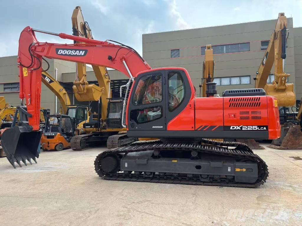 Doosan DX 225 Escavadeiras de esteiras