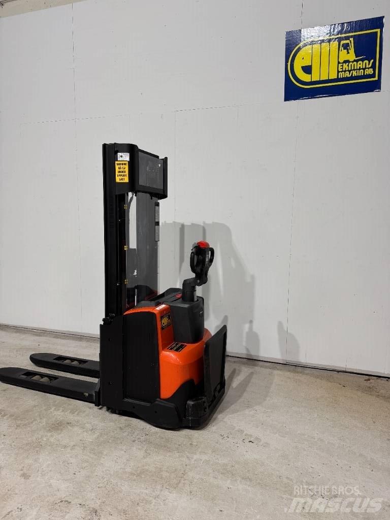 BT Truck SWE 120 L Empilhador para operador externo