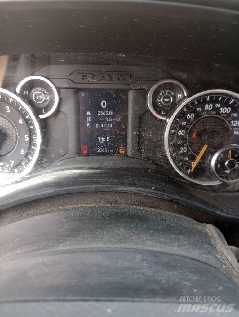 RAM 5500 Camiões estrado/caixa aberta