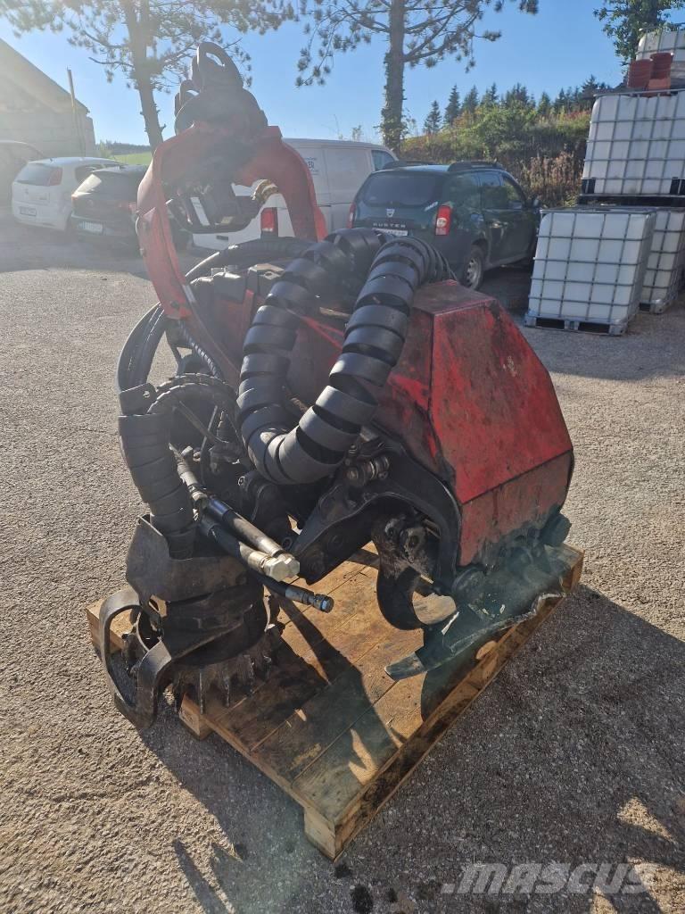 Komatsu 124 Desgalhadores