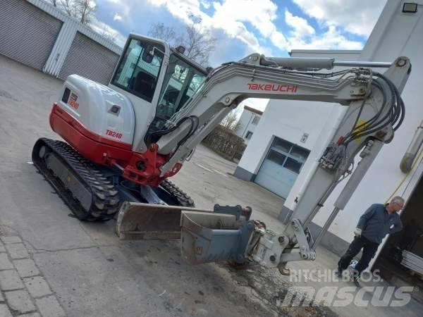 Takeuchi TB 240 DPF Miniescavadeiras