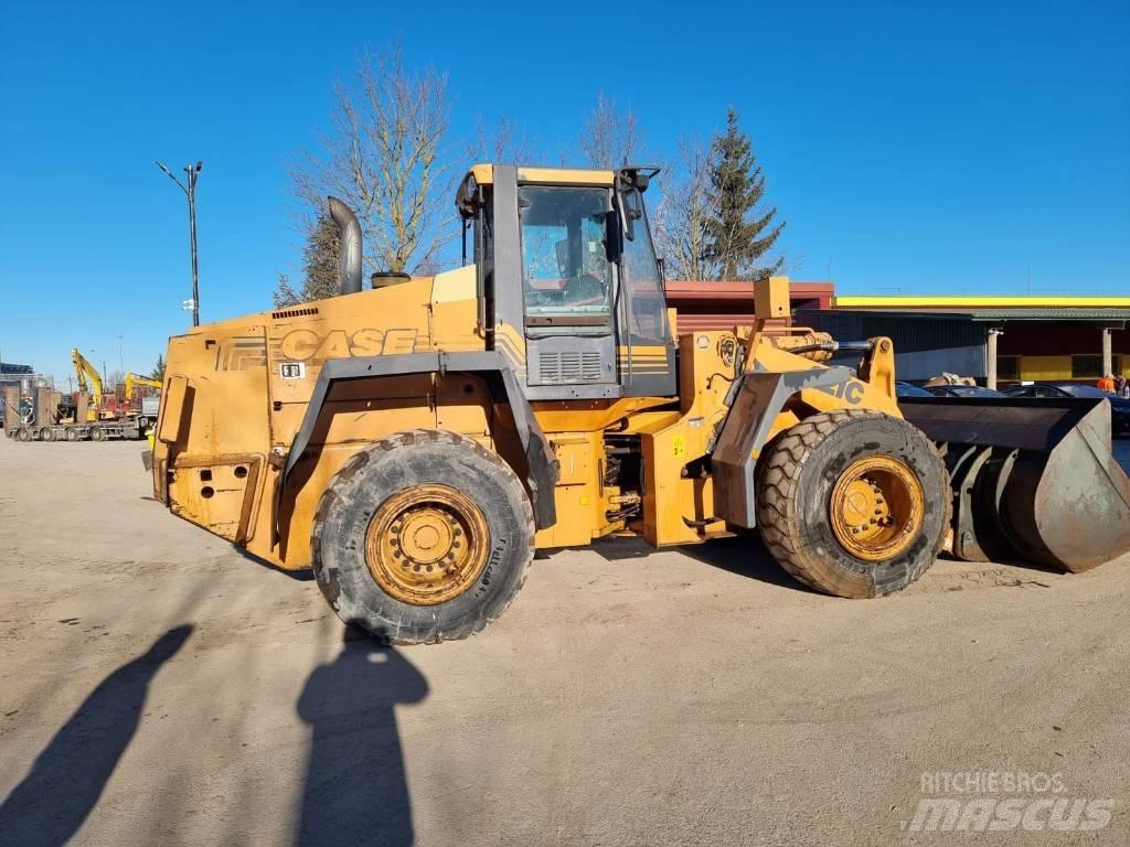 CASE 821 C Carregadeiras de rodas