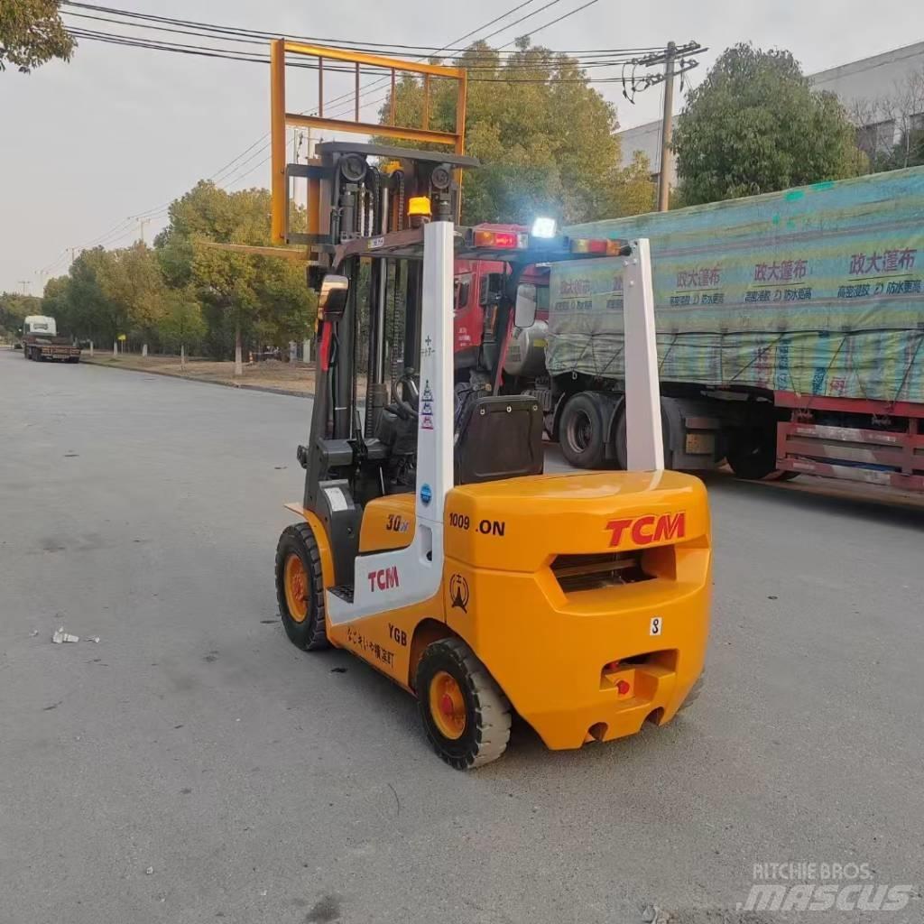 TCM FD30 Empilhadores Elevadores