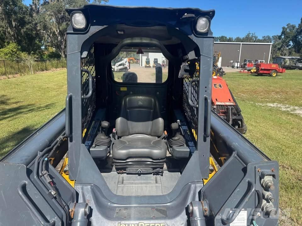 John Deere 325 Minicarregadeiras