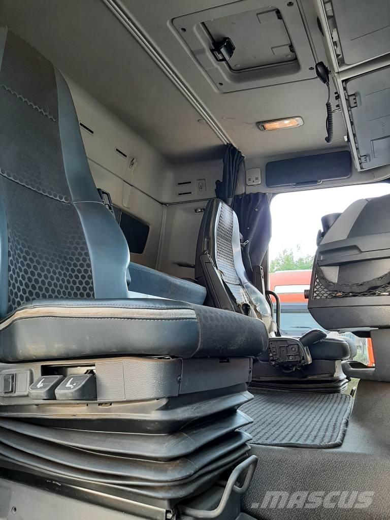 Volvo FH 13 Caminhões de caixa fechada