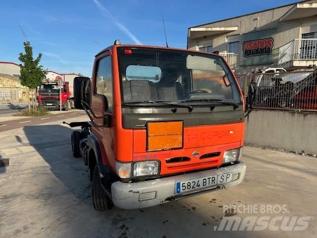 Nissan Cabstar E Carrinhas de caixa fechada