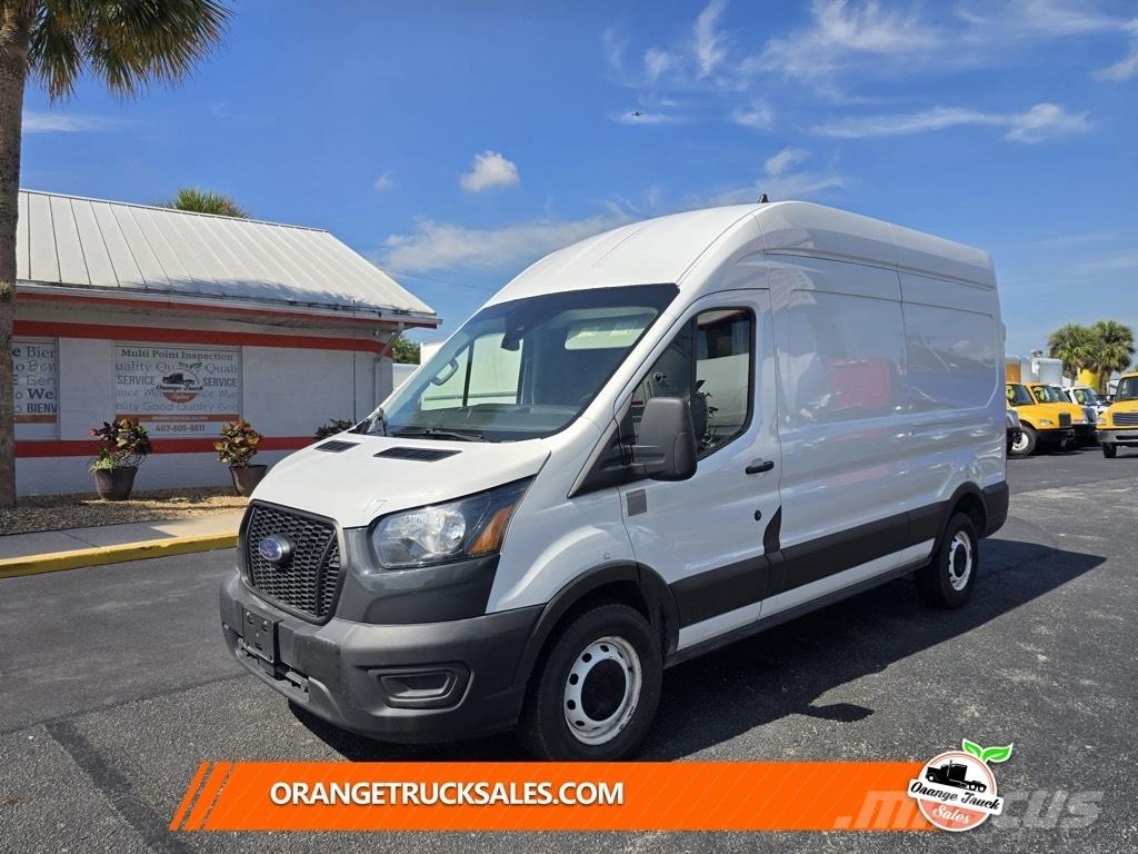 Ford Transit 260 Caminhões de caixa fechada