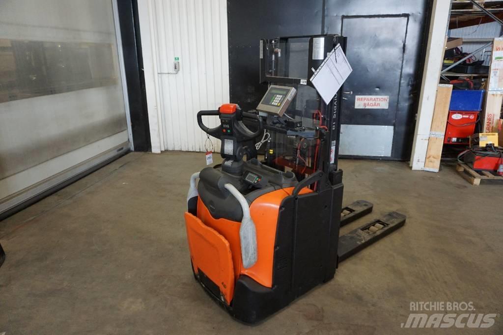 Toyota SPE200D Empilhador para operador externo