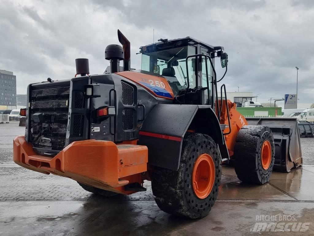 Hitachi ZW 250 Carregadeiras de rodas