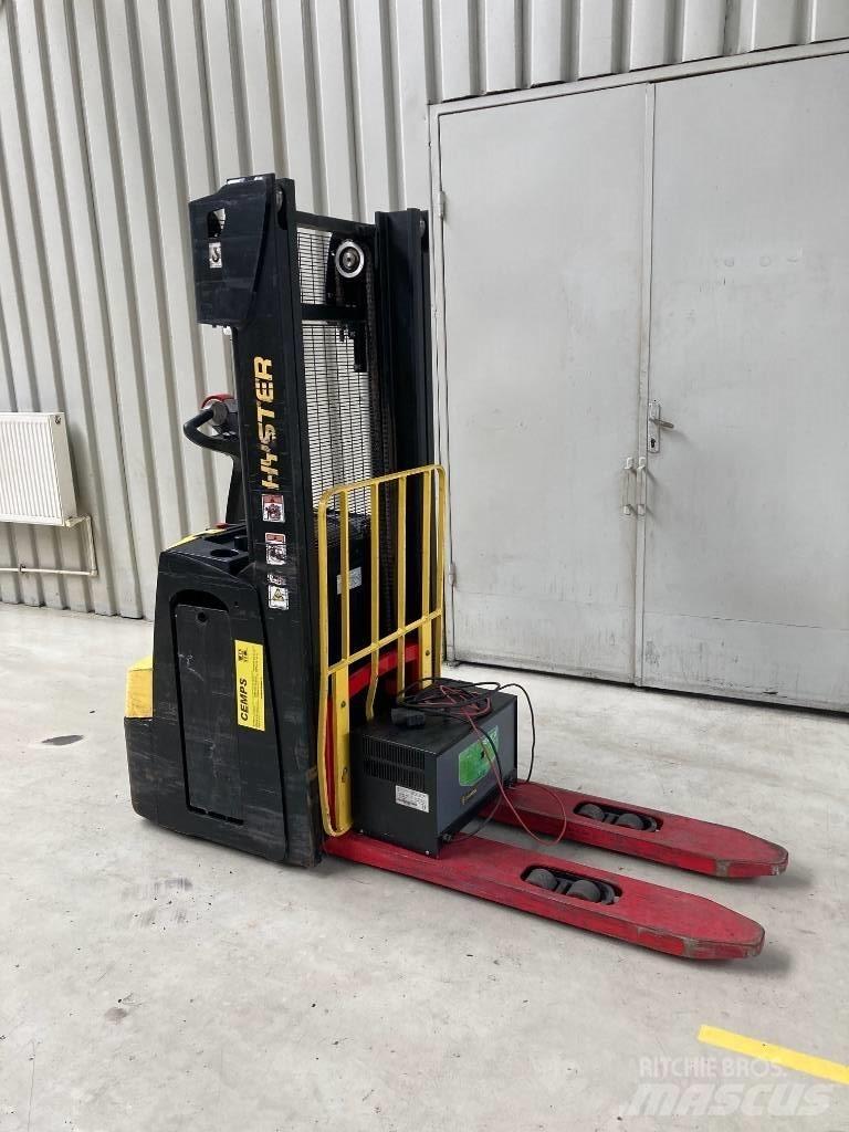 Hyster S 1.2 Empilhador para operador externo