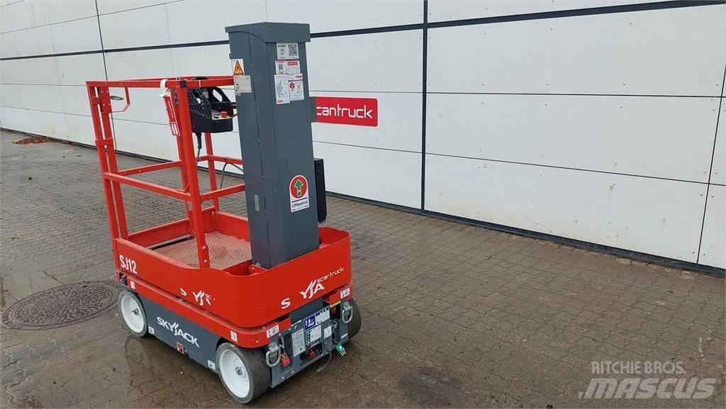SkyJack SJ12 Plataformas de Mastro Vertical