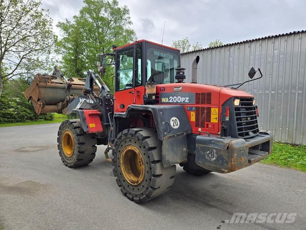 Komatsu WA200PZ-6 Carregadeiras de rodas