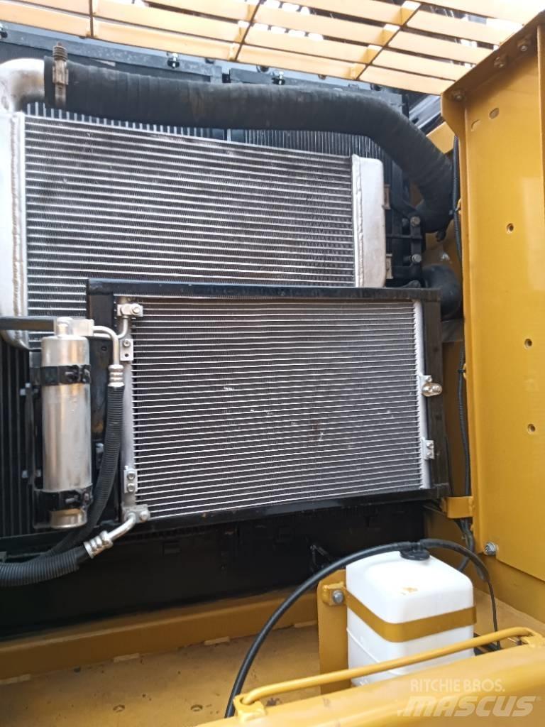 CAT 320D2 Escavadoras Midi 7t - 12t