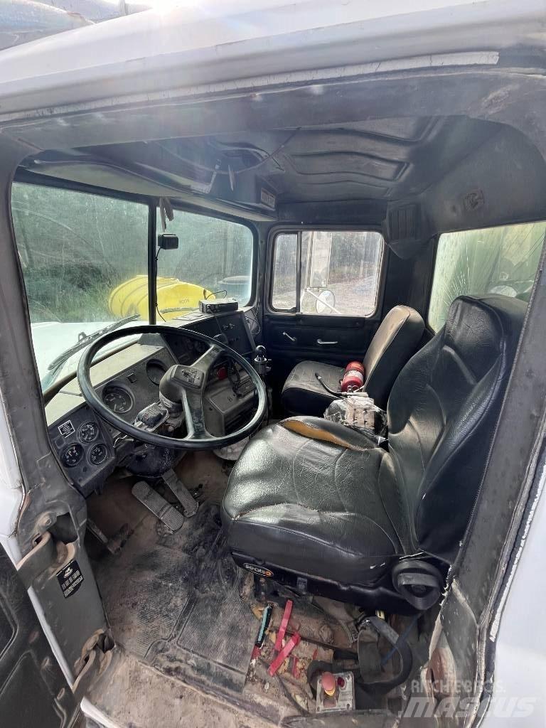 Mack RD 688 Auto-tanques