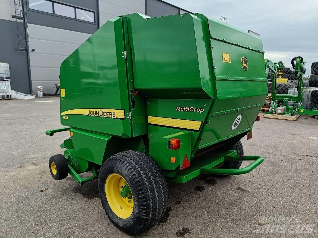 John Deere 623N Enfardadeira de rolos