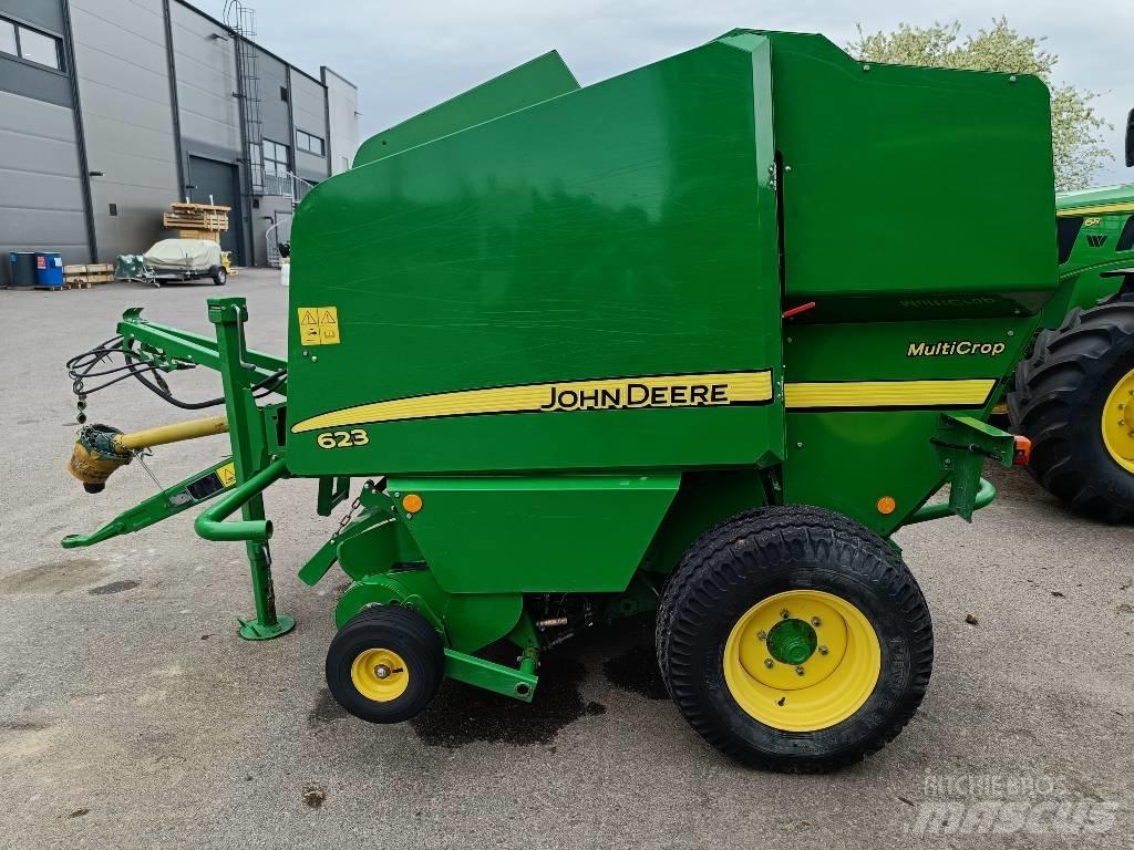 John Deere 623N Enfardadeira de rolos