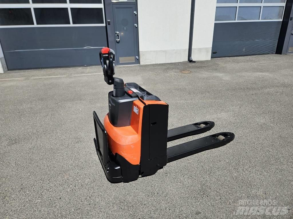 Toyota LWE 200 Porta-paletes com plataforma