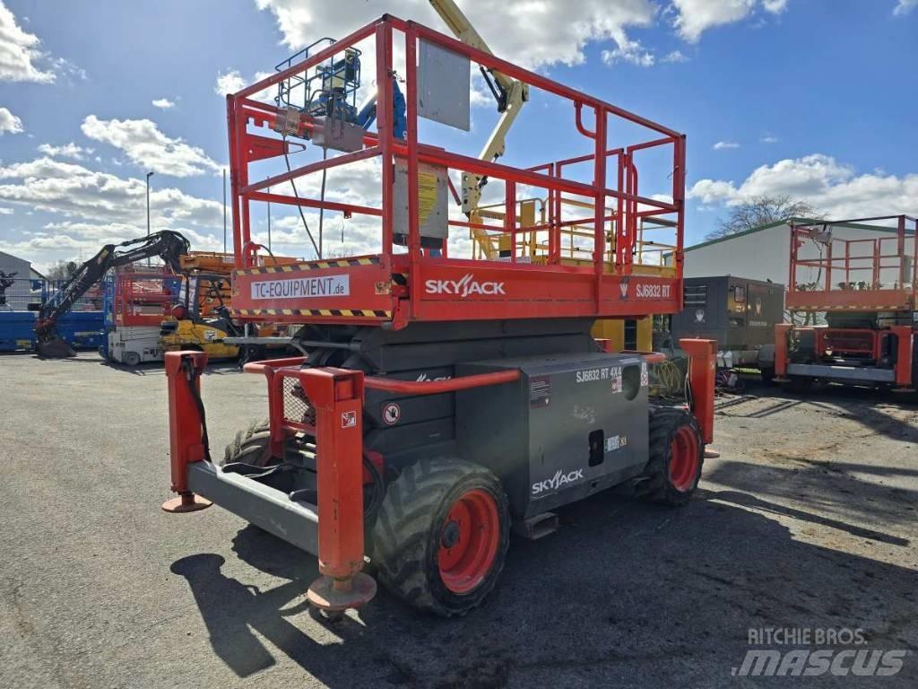 SkyJack SJ 6832 RT Elevadores de tesoura