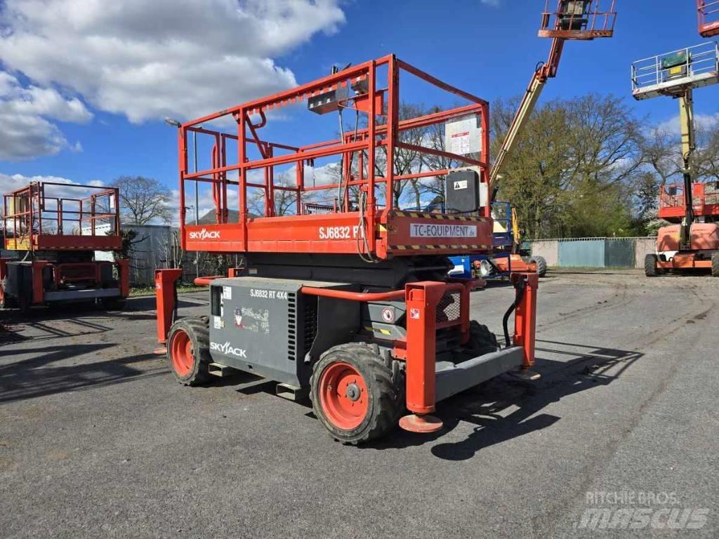 SkyJack SJ 6832 RT Elevadores de tesoura