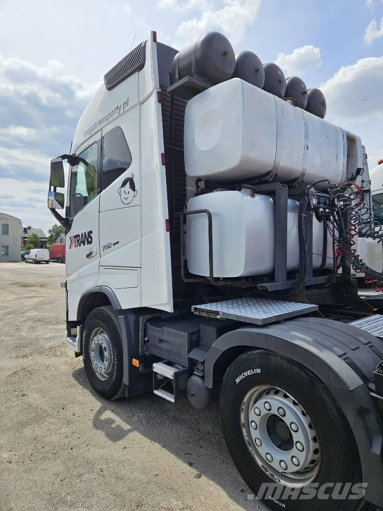 Volvo FH16 750KM 8x4 Cavalos Mecânicos