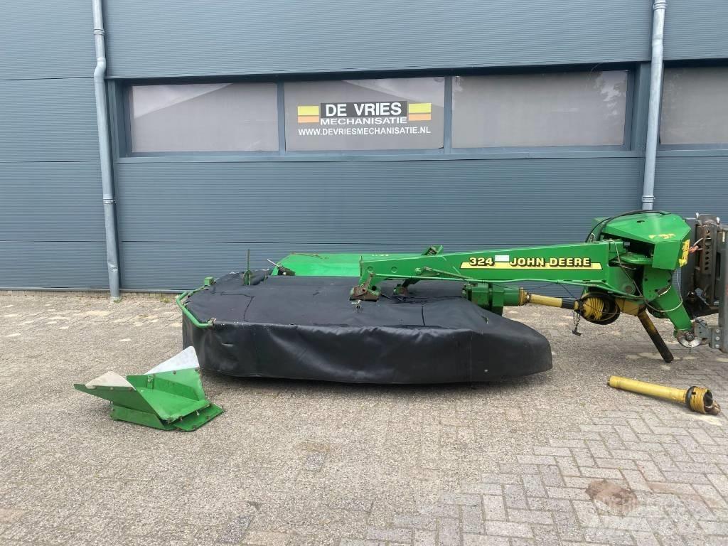 John Deere 324 Gadanheiras