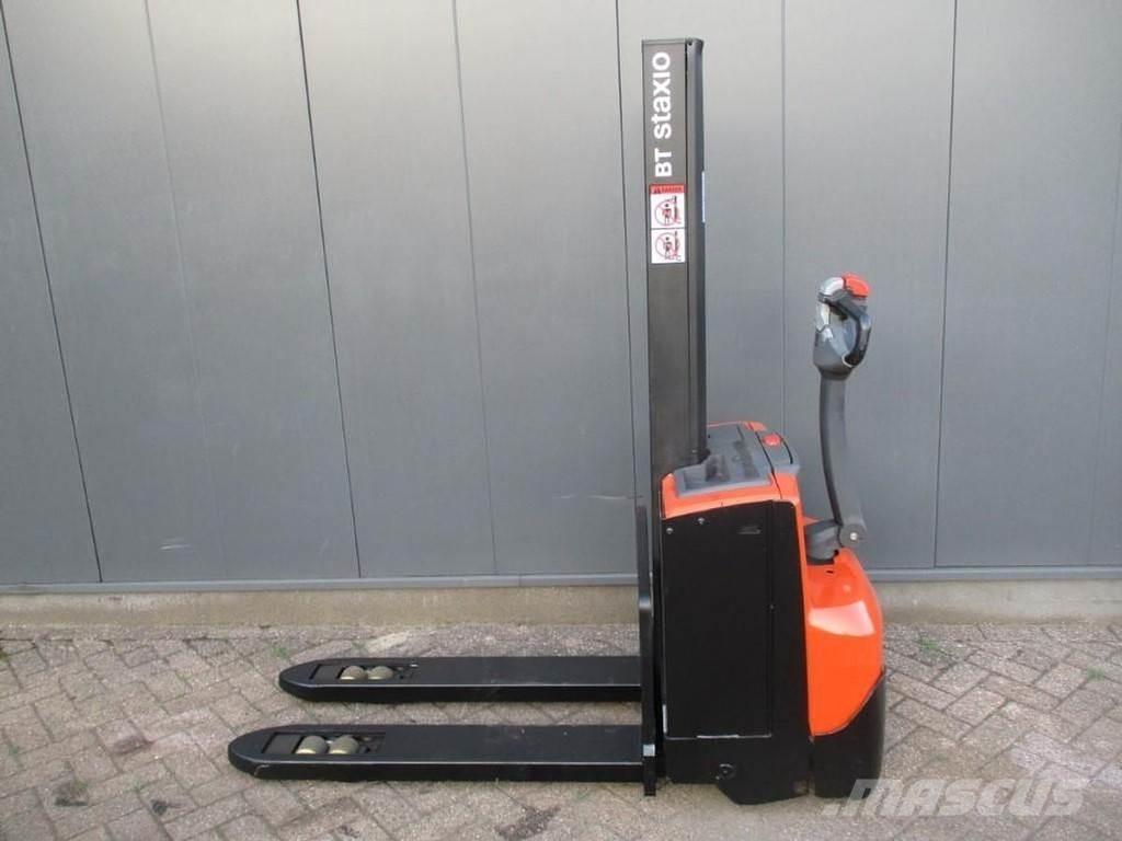BT SWE 080L Empilhador para operador externo
