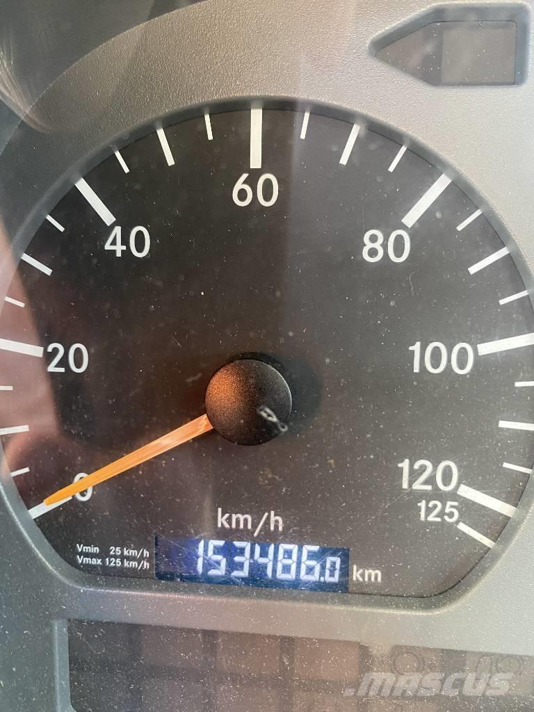 Bison TKA 28 KS Plataformas aéreas montadas em camião