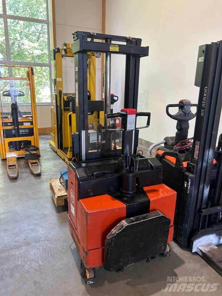 BT LSF 1250 E / 10 Empilhador para operador externo