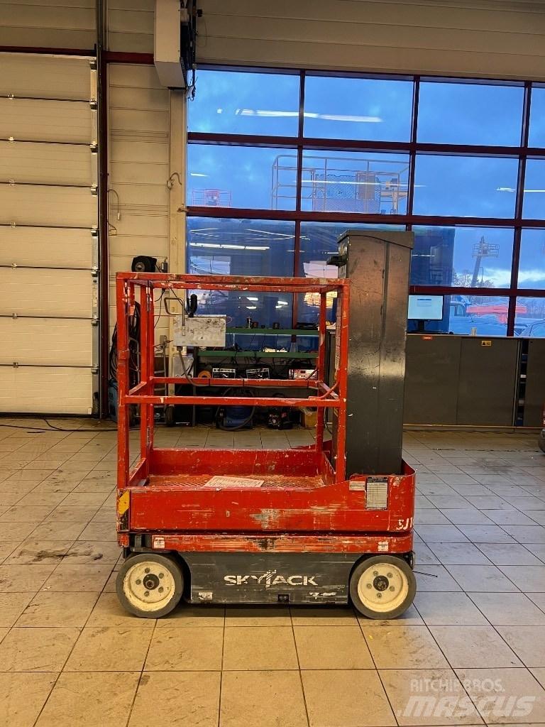 SkyJack SJ 16 Plataformas de Mastro Vertical
