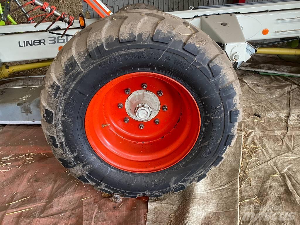 CLAAS Liner 3600 Ancinho virador