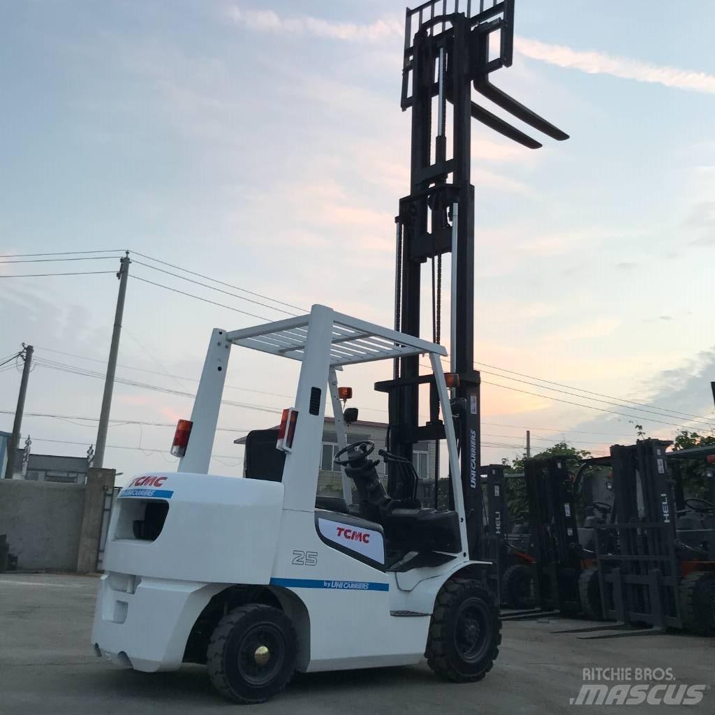 TCM 25 Empilhadores Diesel