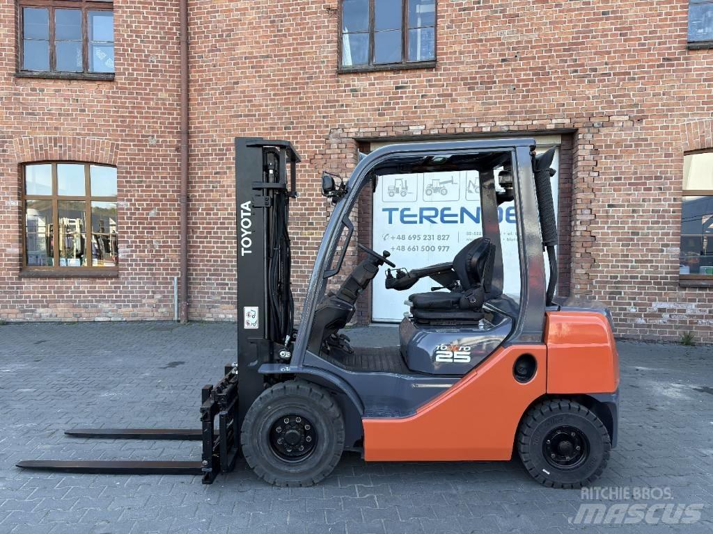 Toyota 02-8 FDF 25 Empilhadores Diesel