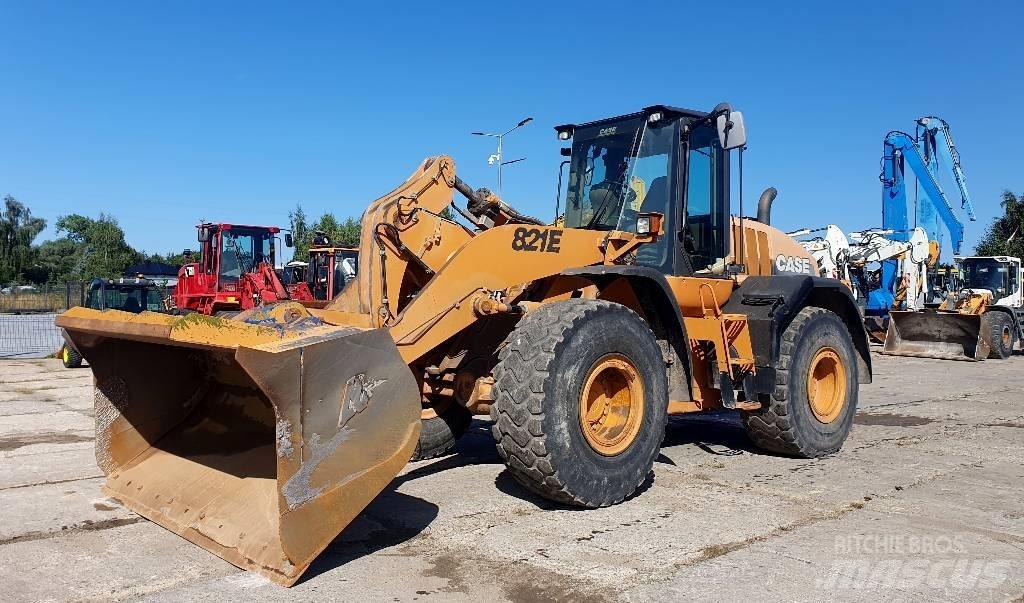 CASE 821 E Carregadeiras de rodas