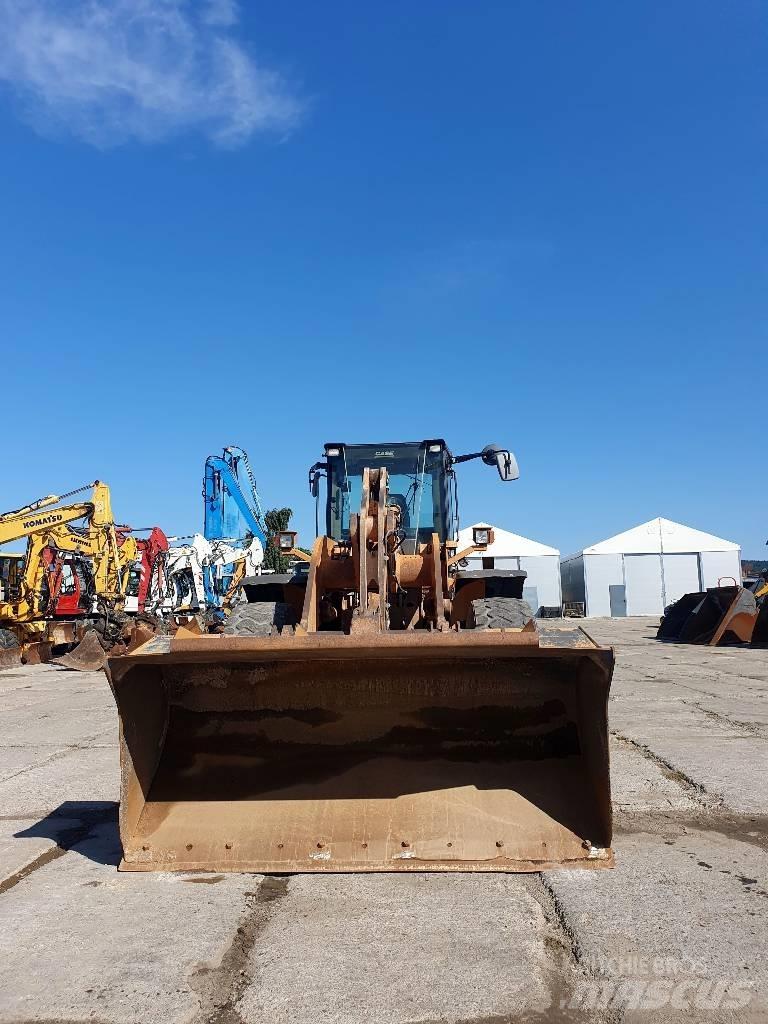 CASE 821 E Carregadeiras de rodas