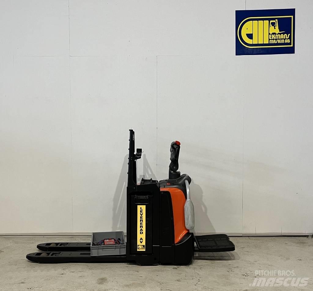 BT Truck LPE220 Porta-paletes com plataforma