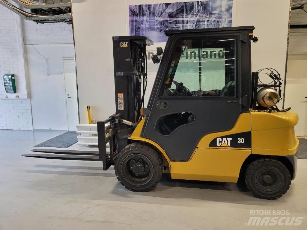 CAT GP 30 N Empilhadores a gás