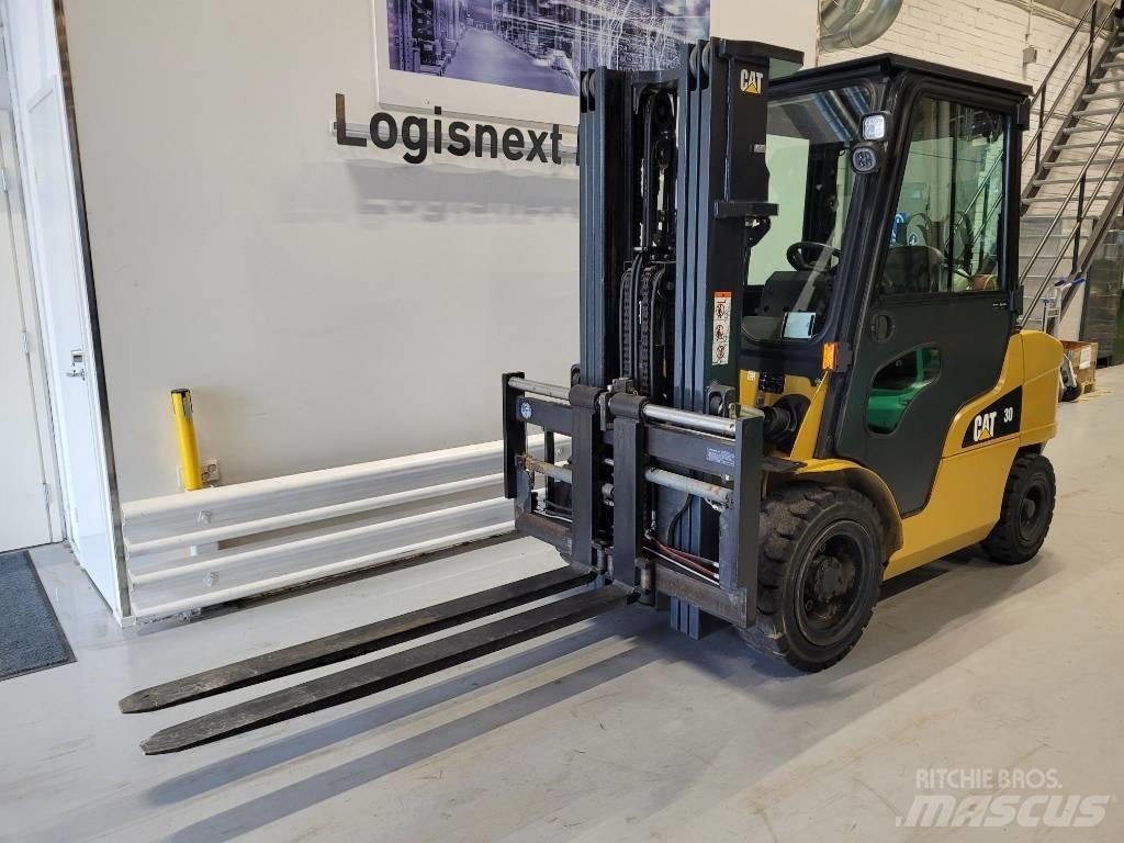 CAT GP 30 N Empilhadores a gás