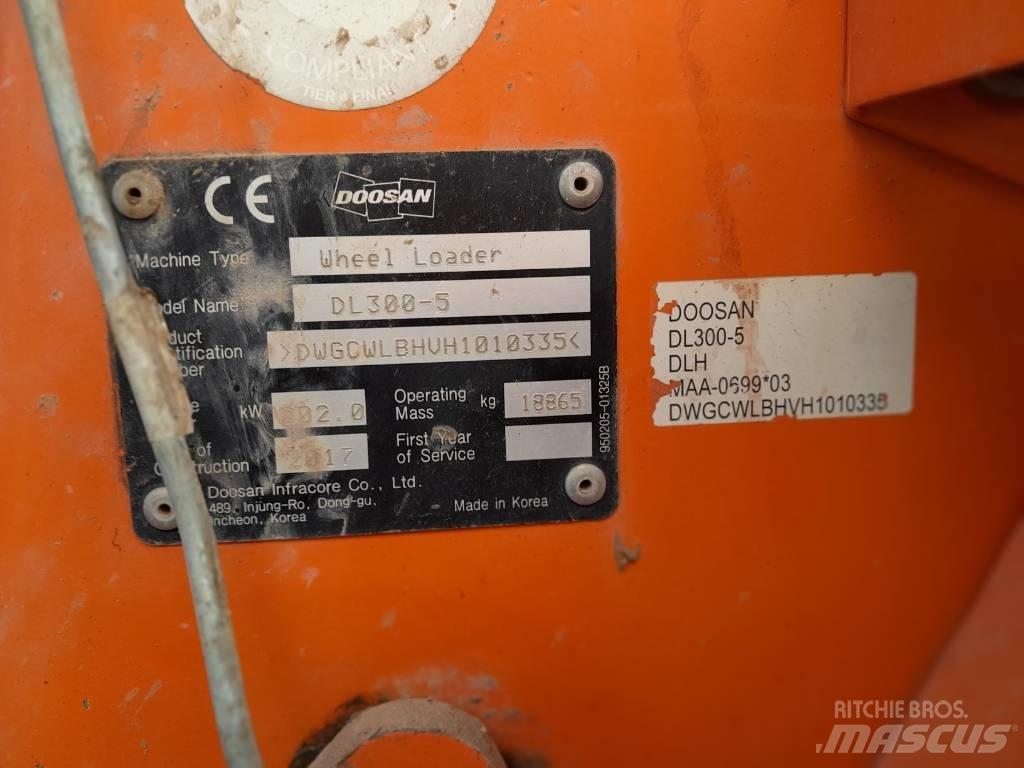 Doosan DL 300 Carregadeiras de rodas