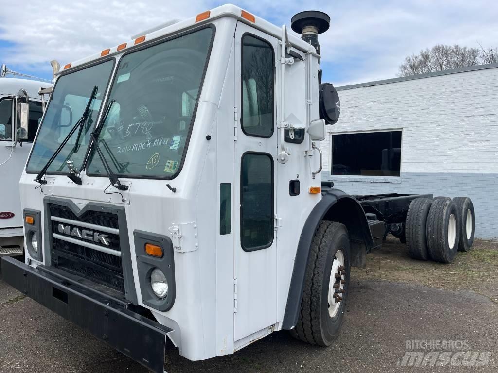 Mack LEU613 Camiões de chassis e cabine