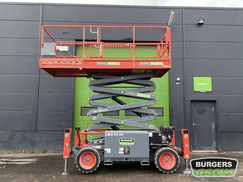 SkyJack SJ6832 RTE Elevadores de tesoura